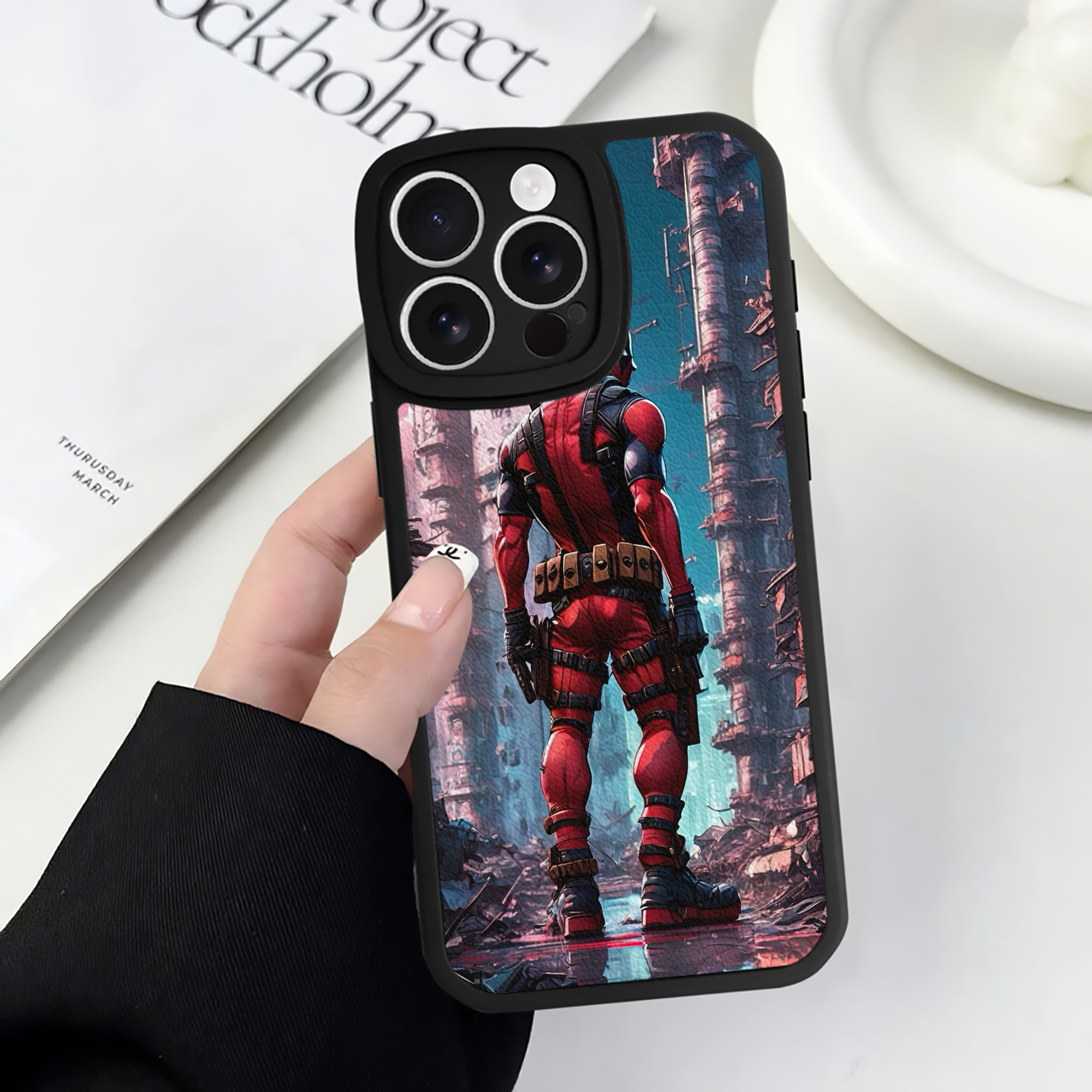 （画像用） Deadpool デッドプール 【iPhone 16シリーズ対応】シリコンスマホケース（レザー調） 材質：シリコン
